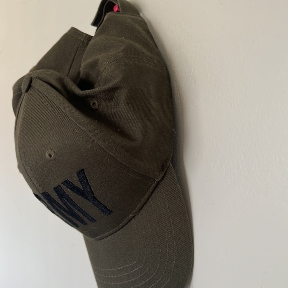 peaked cap - Picture 2 of 5